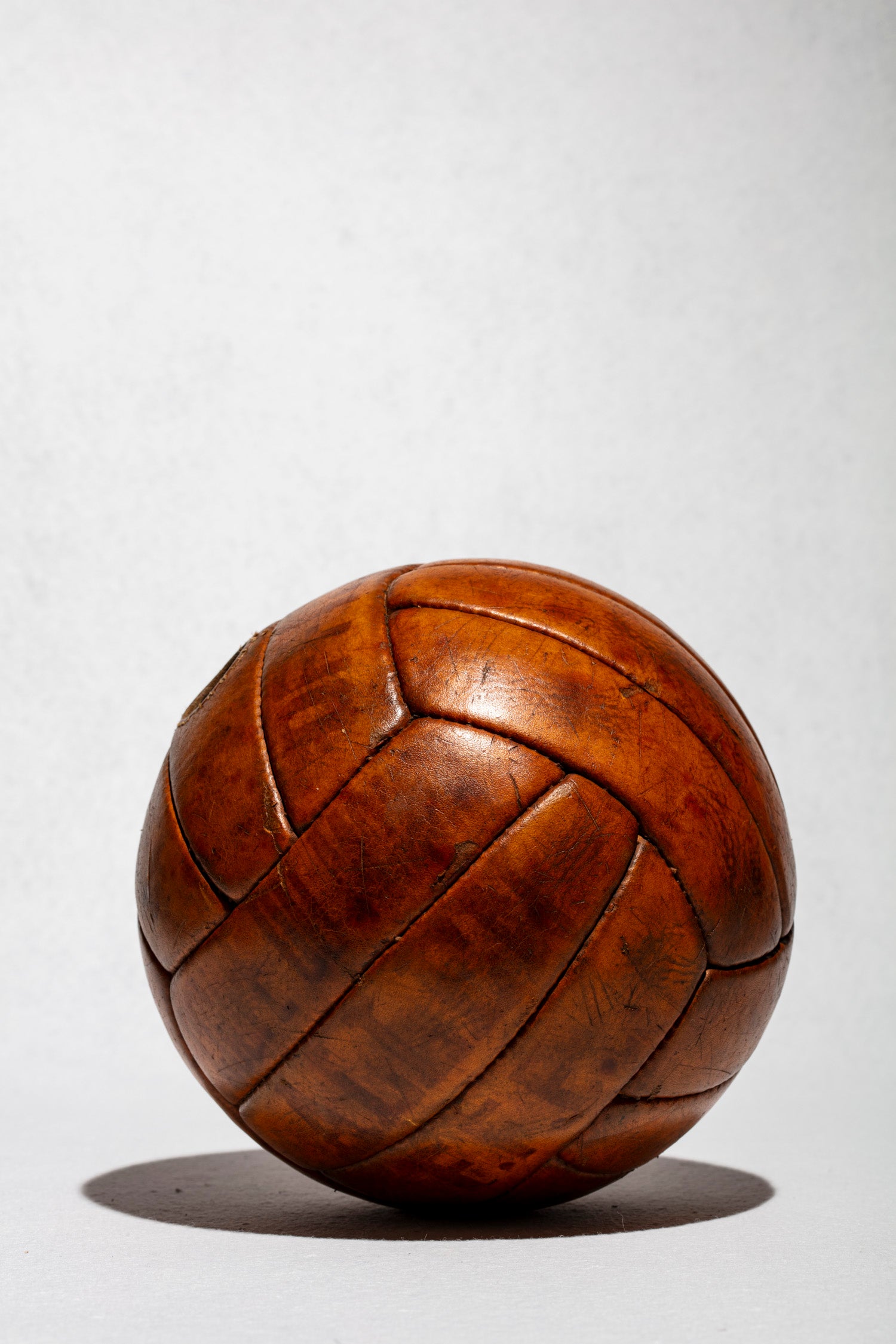 Vista frontal del balón oficial ALLEN FFF de 1957