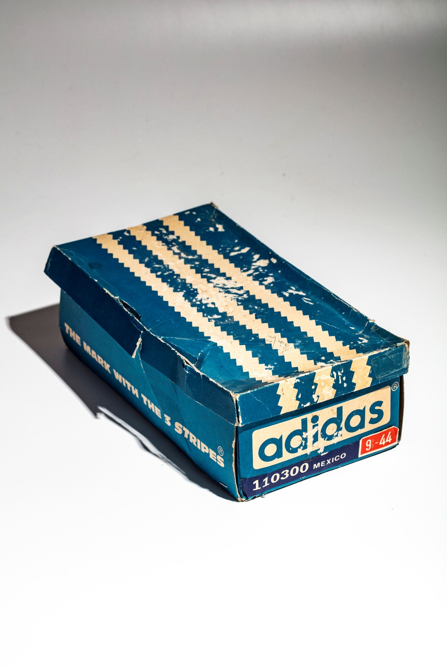 Vista completa de la caja original del modelo 110300 Mexico de 1967.
Talla 44