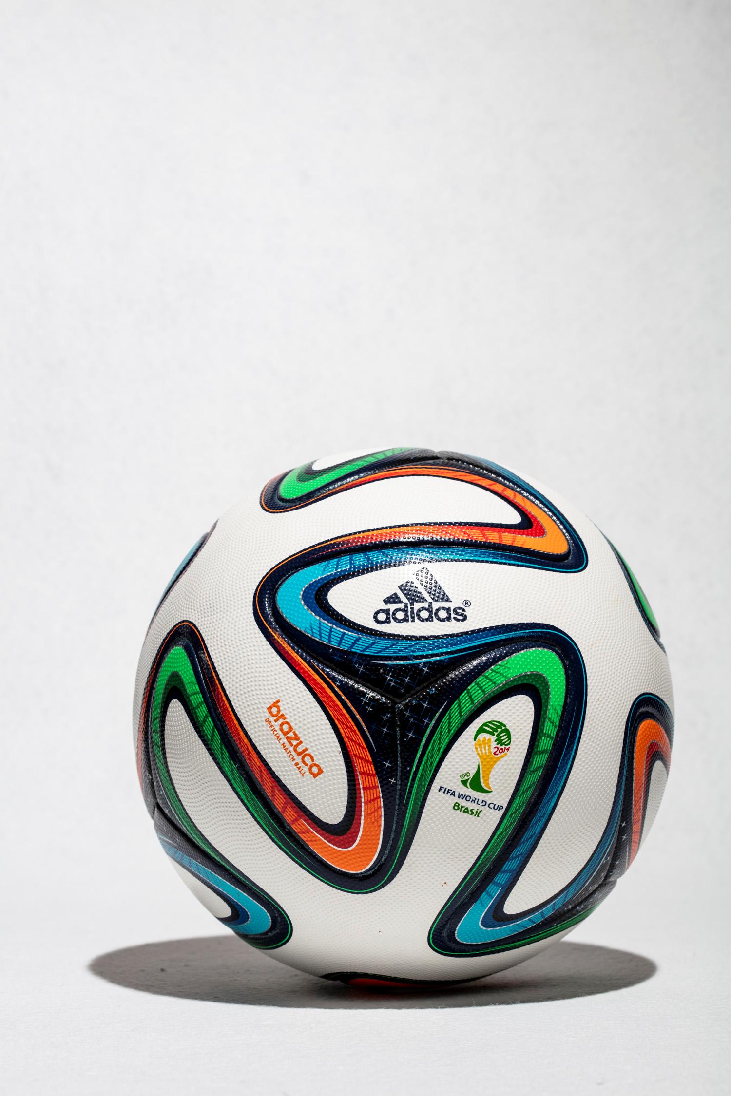 Foto principal del balón completo. Brazua, oficial del mundial de Brasil 2014.