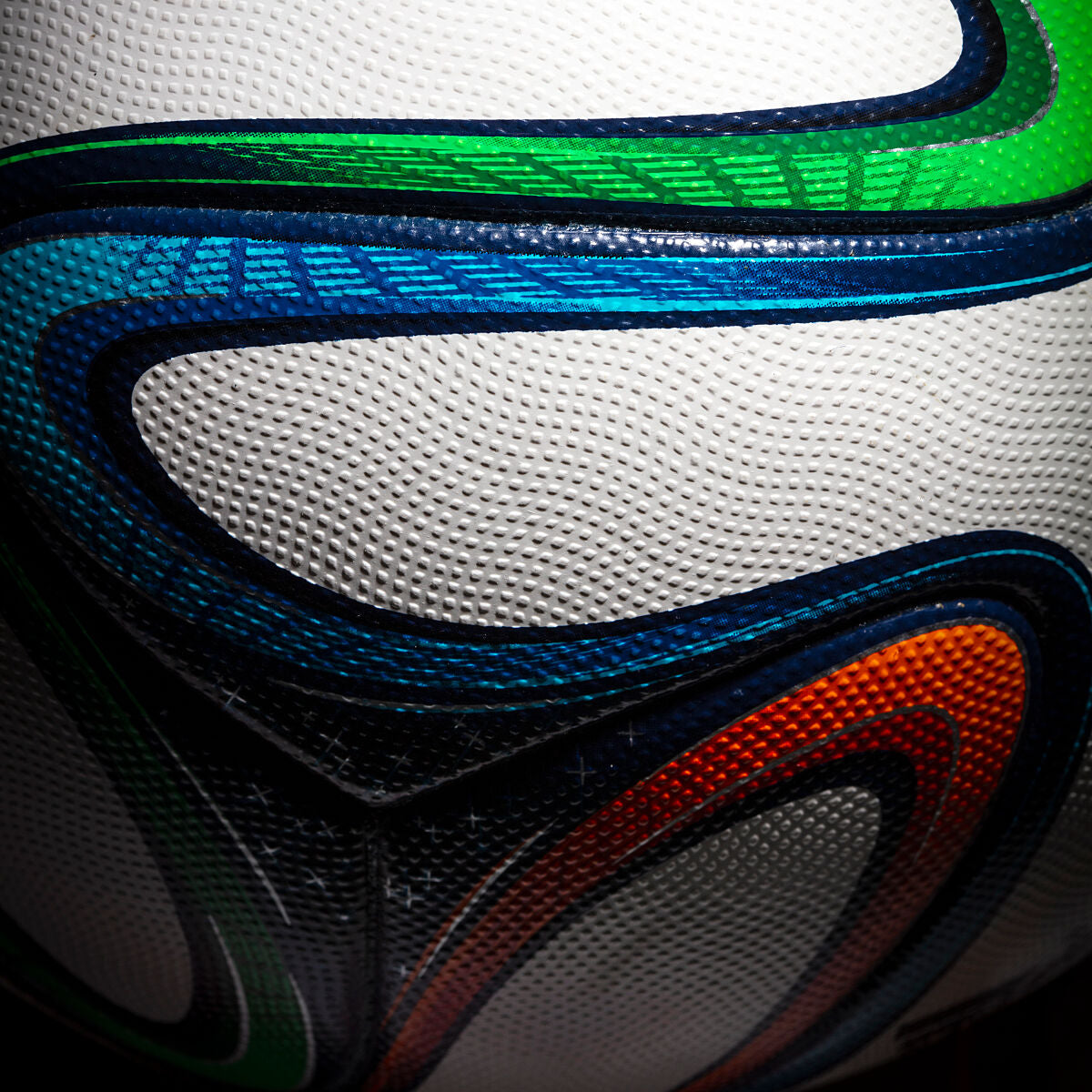 Detalle de la textura granulada del balón Brazuca