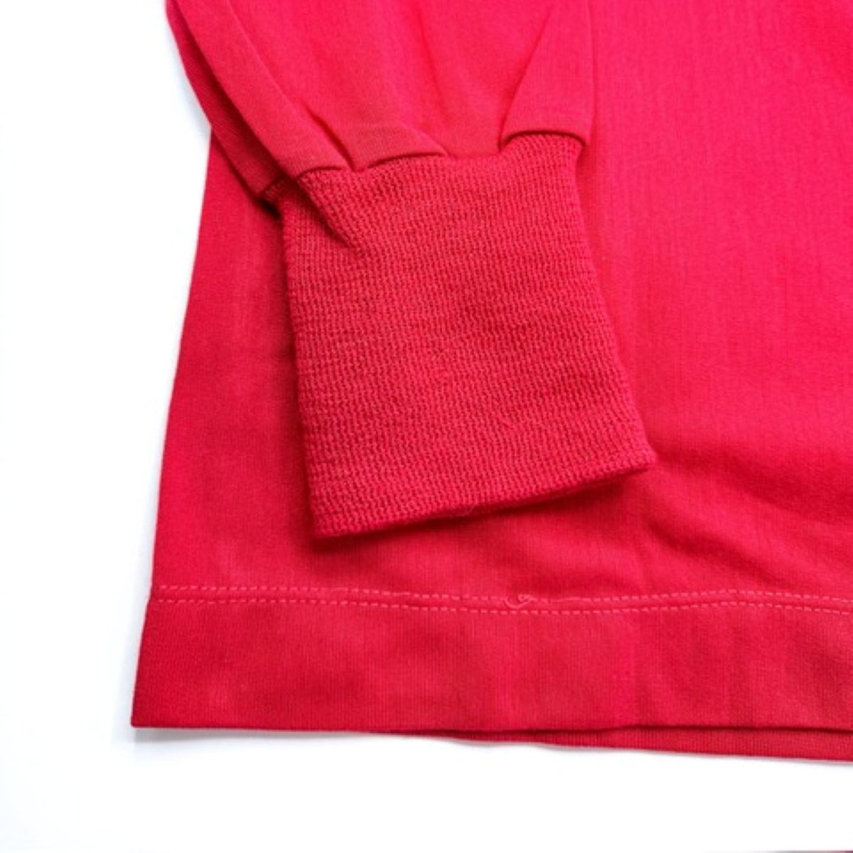 Detalle del puño propio de las camisetas de años 60 CONDOR
