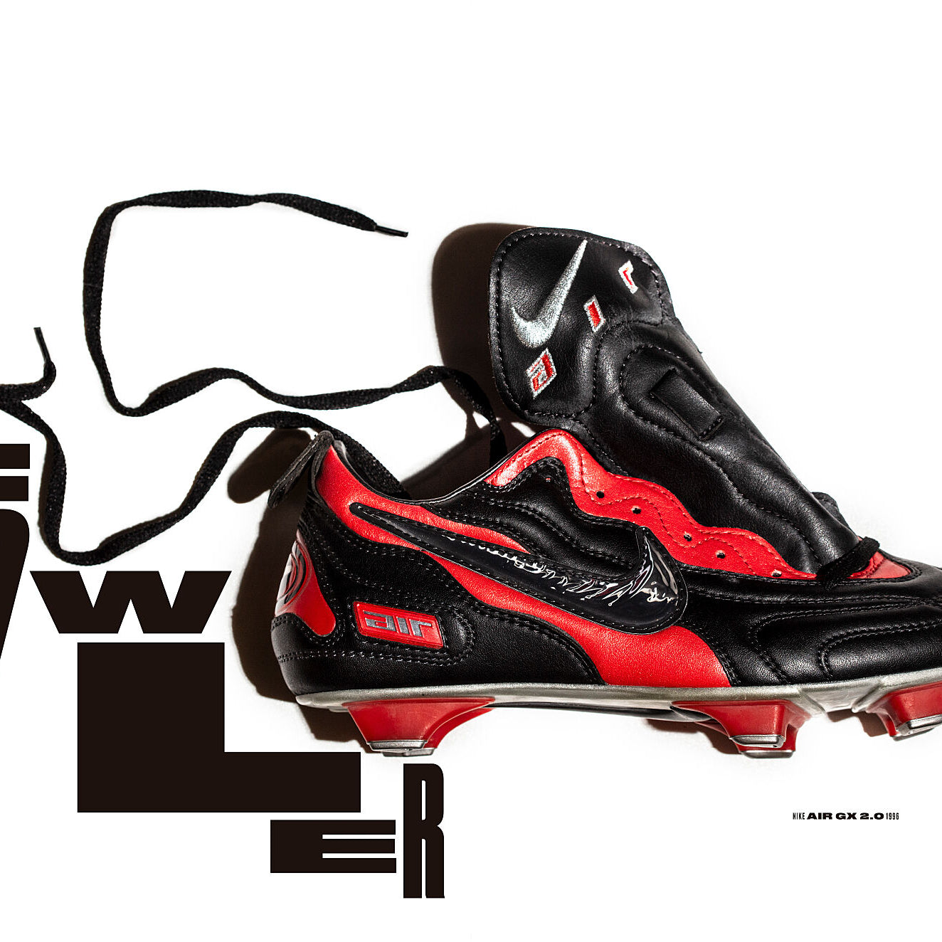 Bota derecha del modelo air GX de nike. Tipografía del diseñador canadiense Tom Brown