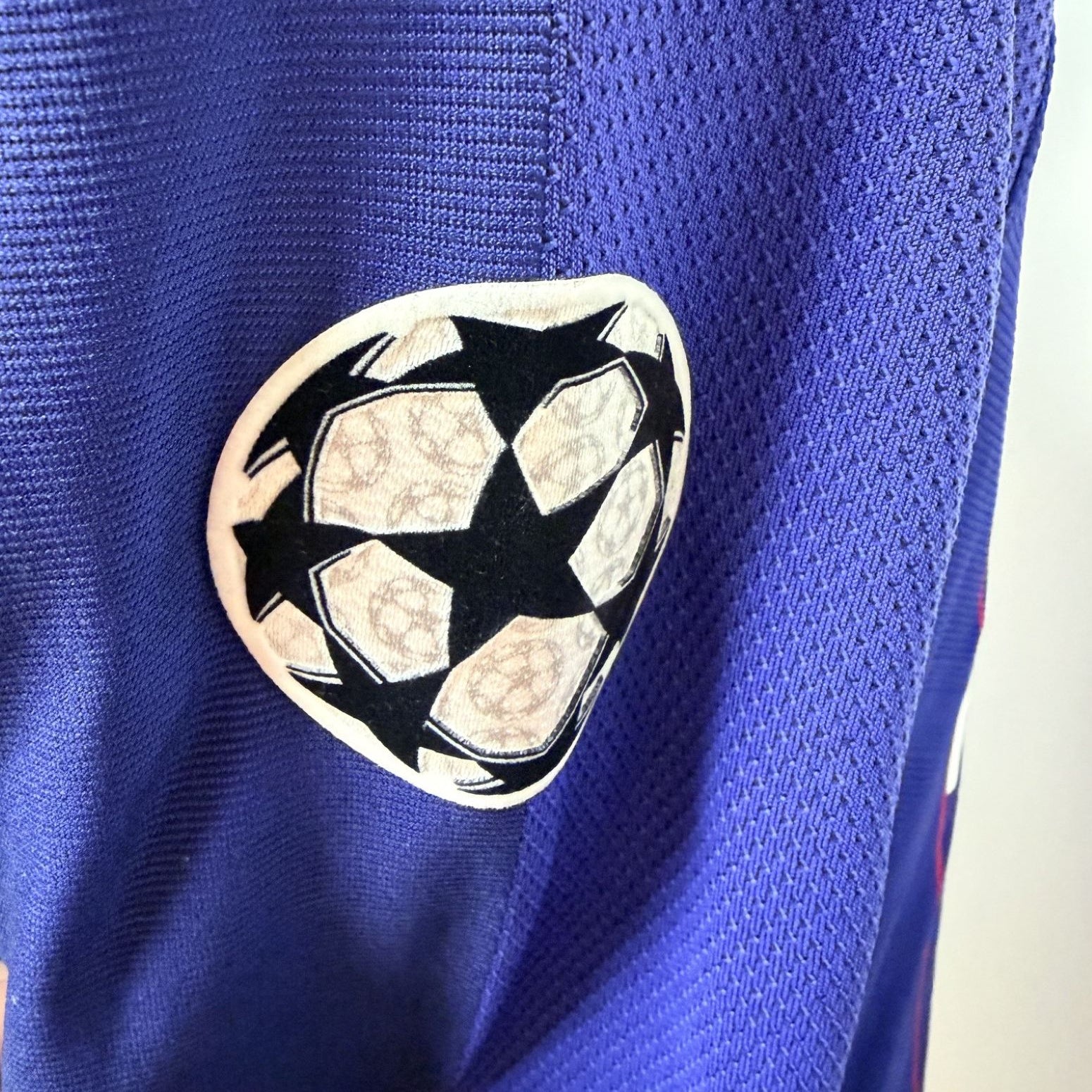 Plano detalle del logo Champions