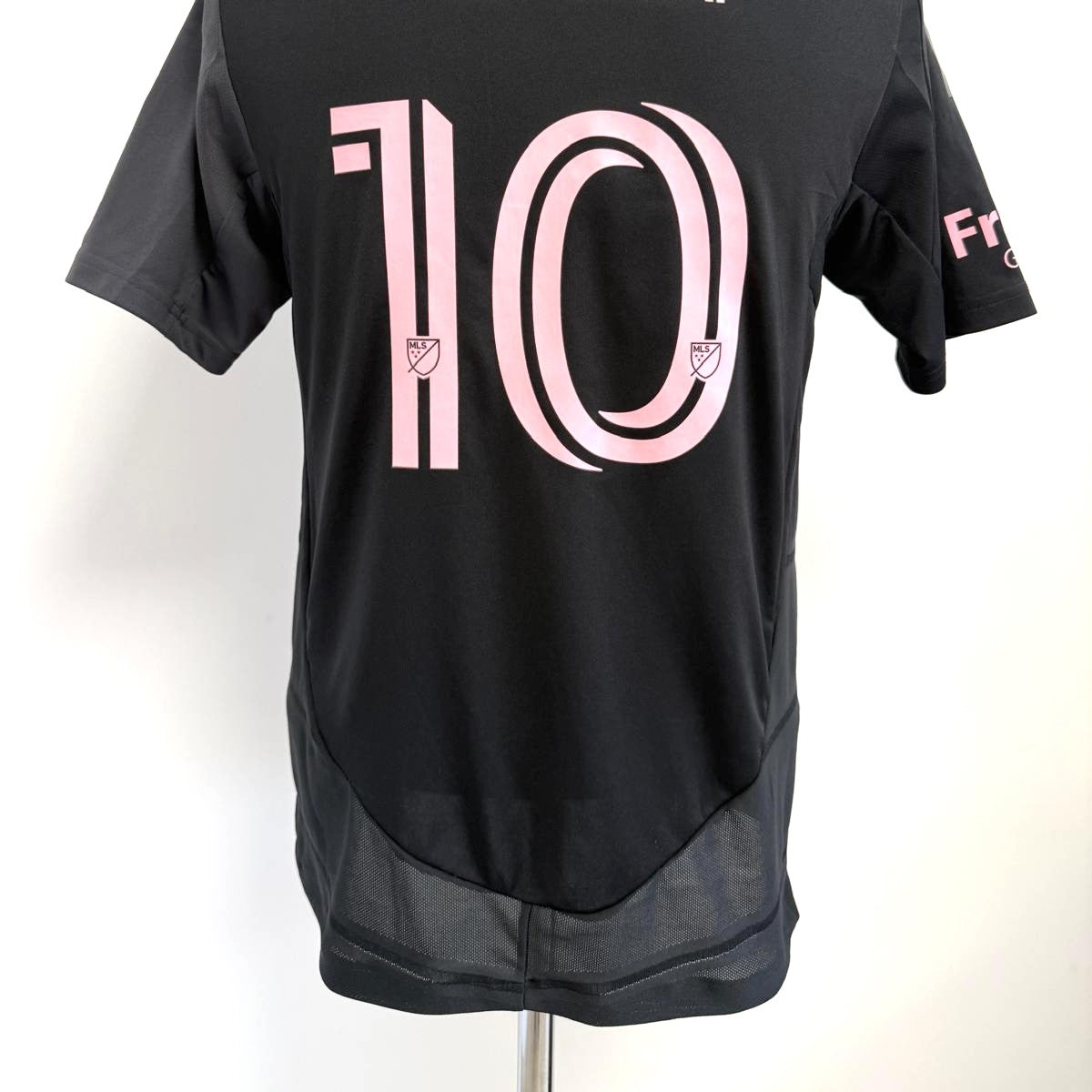 Vista posterior con dorsal 10 y apellido Messi.