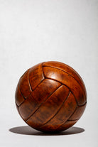 Vista frontal del balón oficial ALLEN FFF de 1957