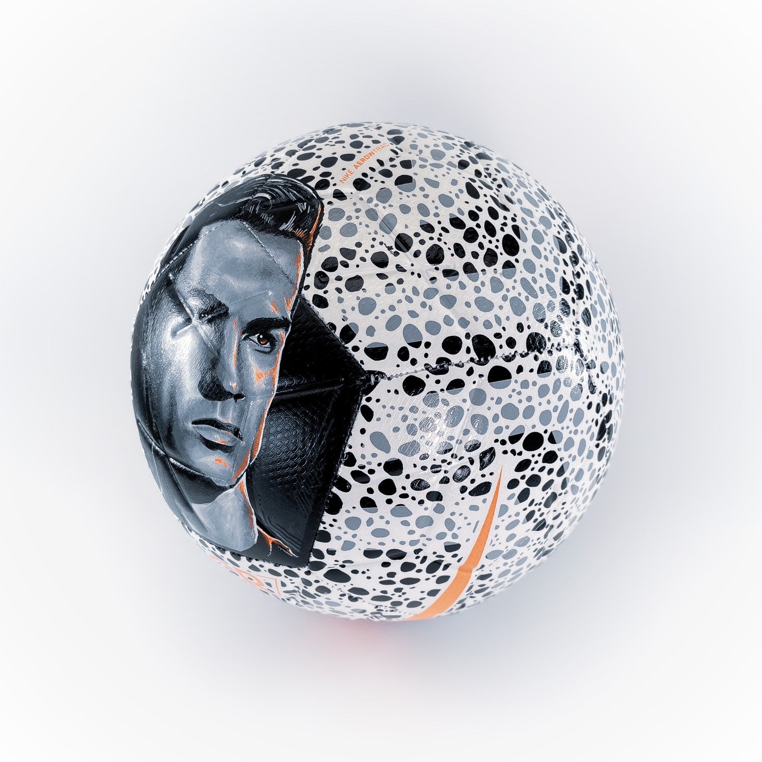 Retrato de Cristiano Ronaldo pintado a mano con acrílico sobre un balón oficial Nike CR7 "Safari Pack", talla 5.