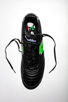 Vista superior del upper de la bota, lengüeta lotto calcio italia y vista del Made in Italy en la plantilla que conserva pegatina de talla.