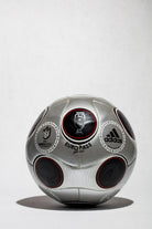 Foto frontal. Inscripción del modelo EuroPass Gloria de la final de la Euro 2008