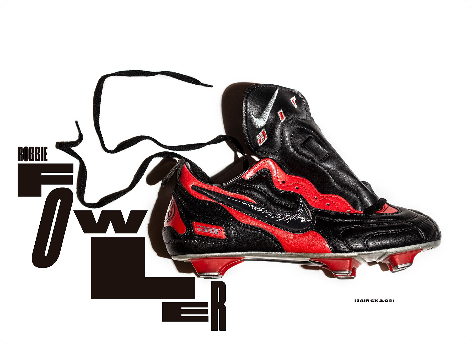 Bota derecha del modelo air GX de nike. Tipografía del diseñador canadiense Tom Brown