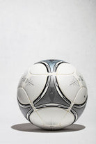 Vista del balón completo. Perfecto estado de conservación.