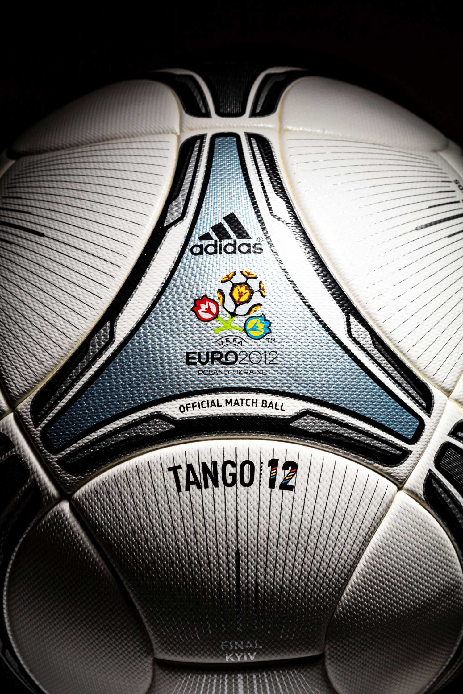 Fotografía del logo oficial del torneo UEFA EURO 2012 Polonia - Ucrania Official Match Ball