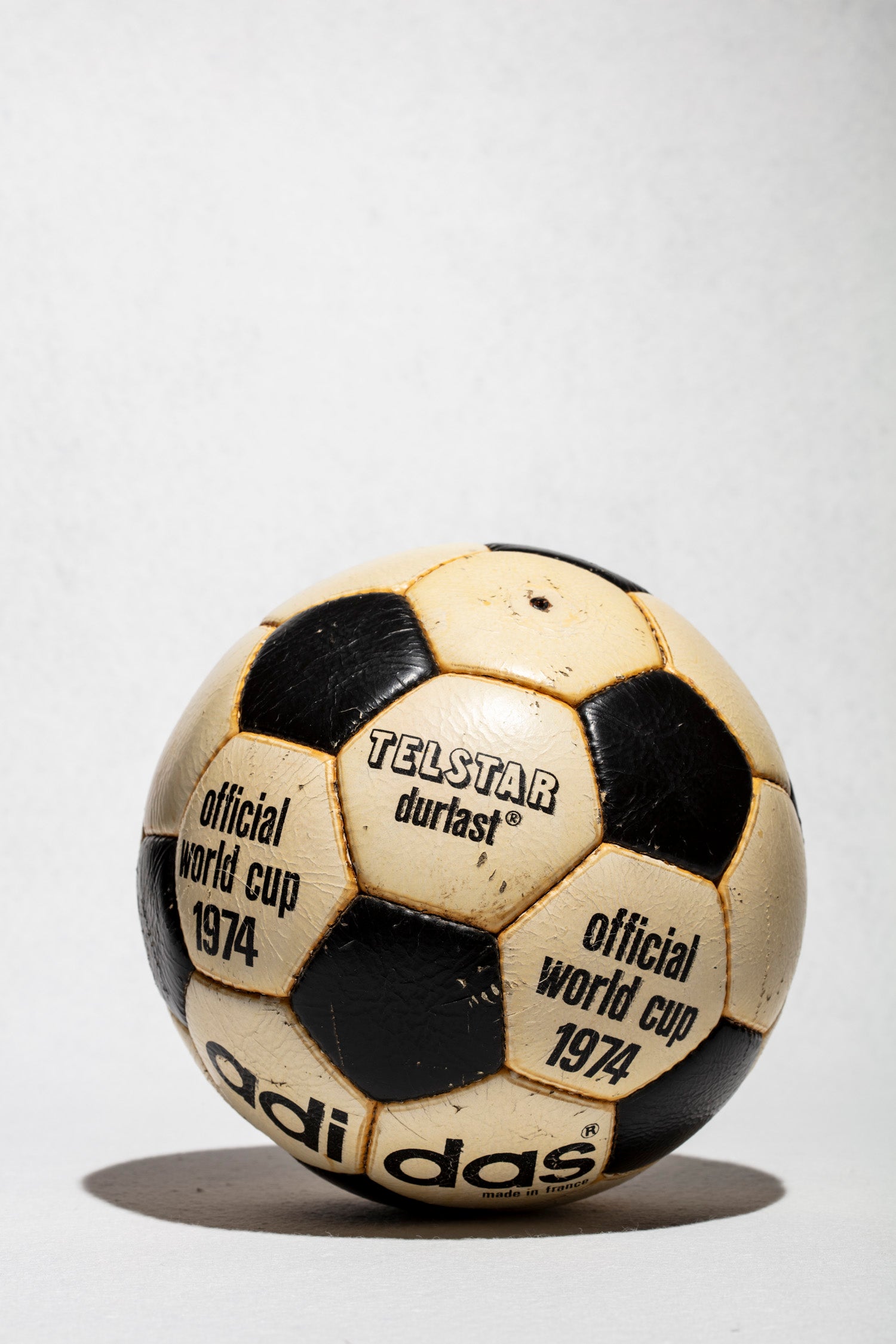 Vista frontal balón adidas Telstar durlast 