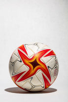 Plano general del balón oficial adidas Conext 21 RFEF Final Copa del Rey