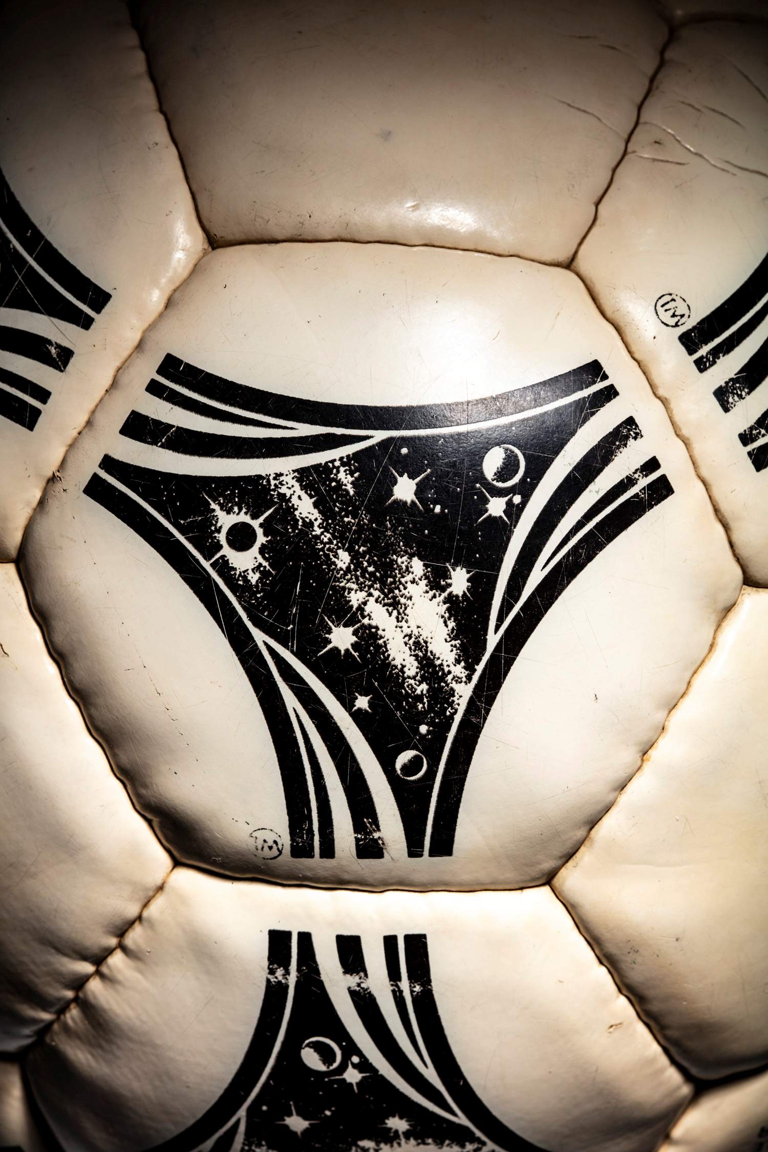 Triada del diseño de la carrera espacial que transmite el balón  Questra.