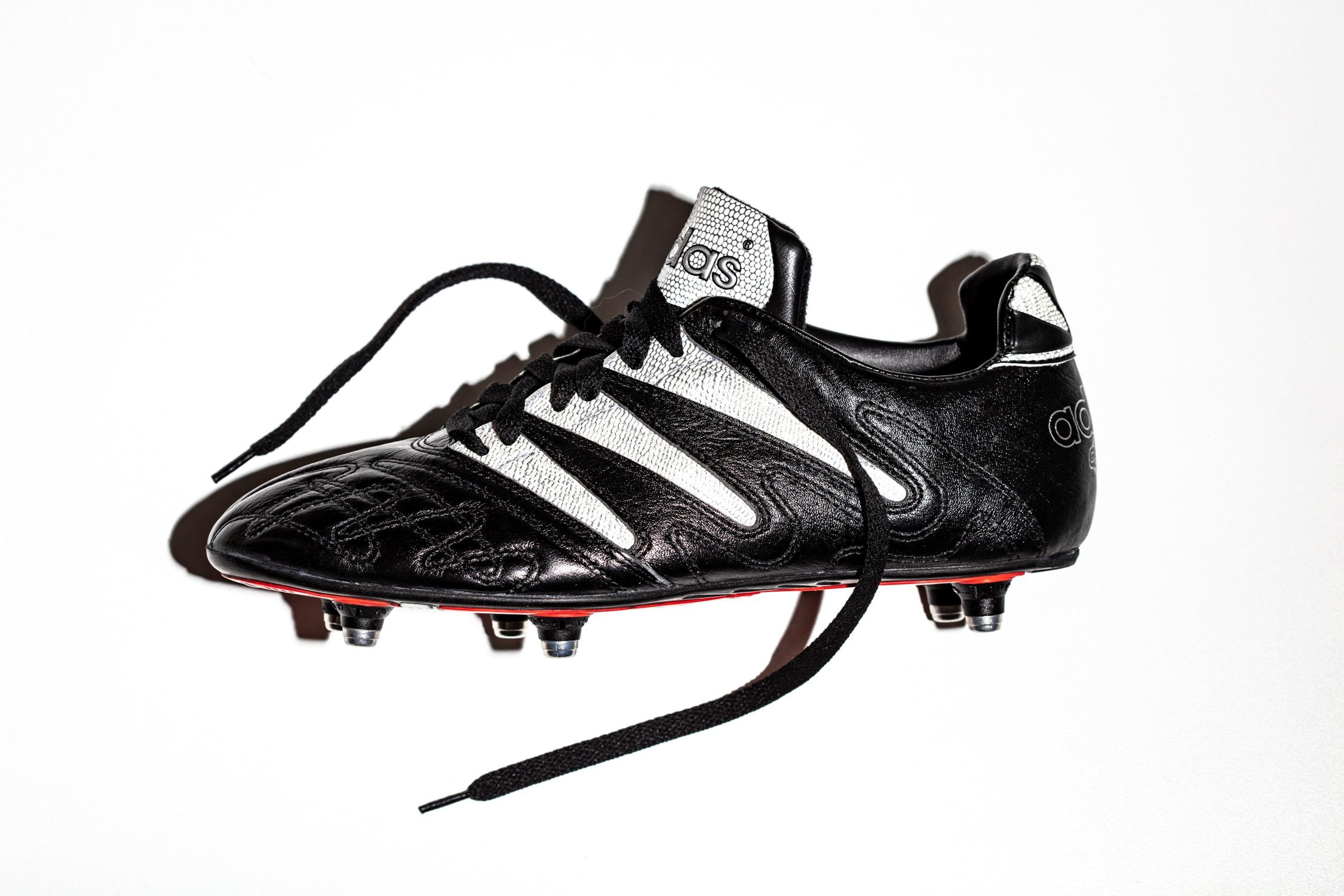 Vista lateral bota izquiera adidas Questra finale 1994