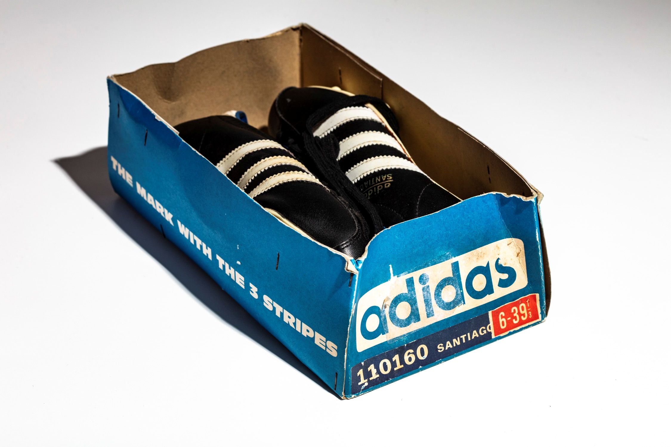 Otra imagen de la caja original adidas Santiago referencia 110160 y talla 6. Año 1968