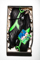 Imagen de las botas Diadora Beppe Signori en su caja original y con la llave de recambio.