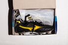 Vista del par de botas en su caja original Mizuno Made in Italy