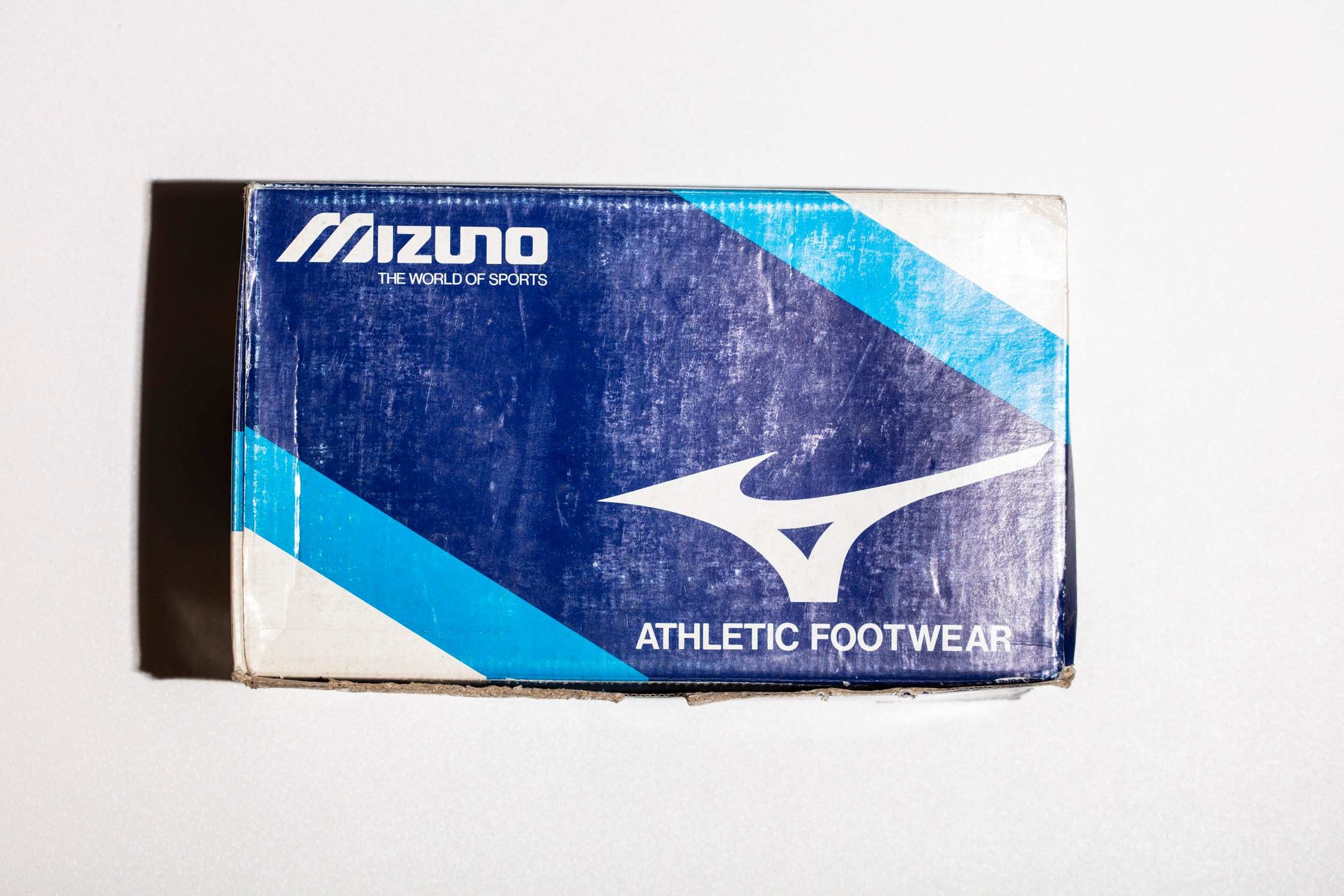 Vista de la tapa original de la caja Mizuno Brazil Pro Made in italy.