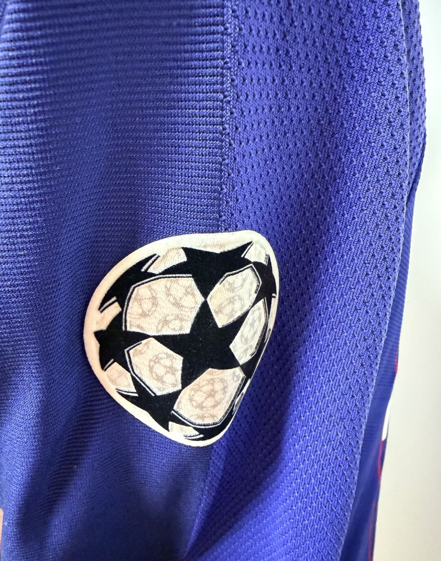 Plano detalle del logo Champions