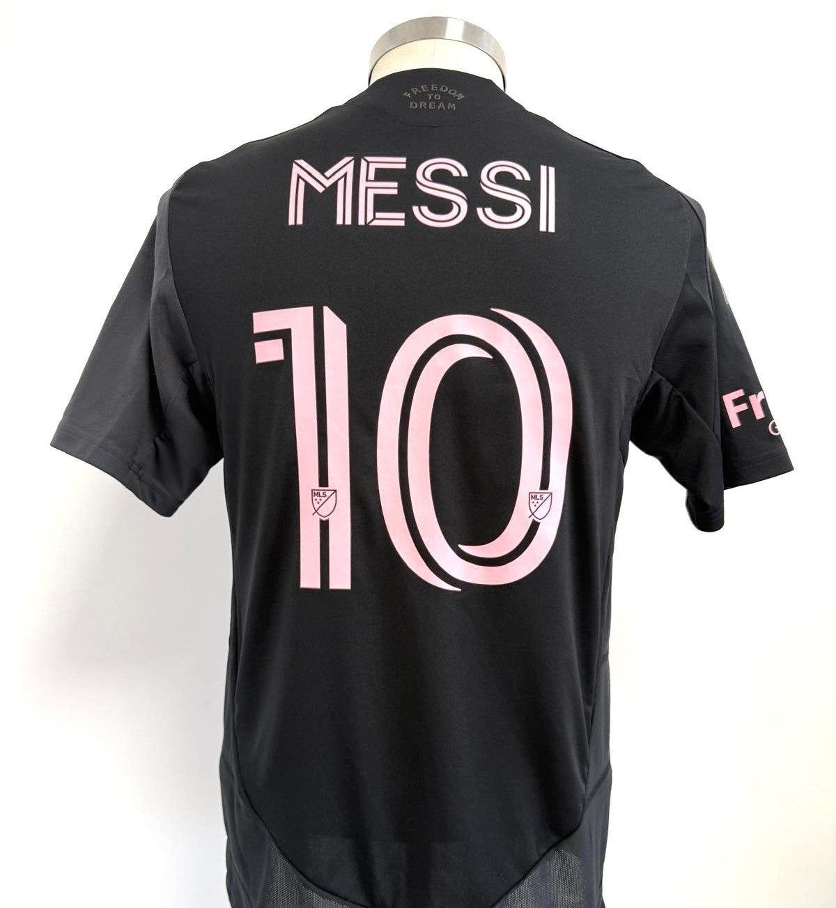 Vista posterior con dorsal 10 y apellido Messi