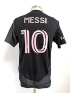 Vista posterior con dorsal 10 y apellido Messi.