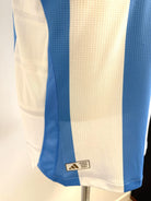 Detalle del tejido y etiqueta adidas Authentic Product